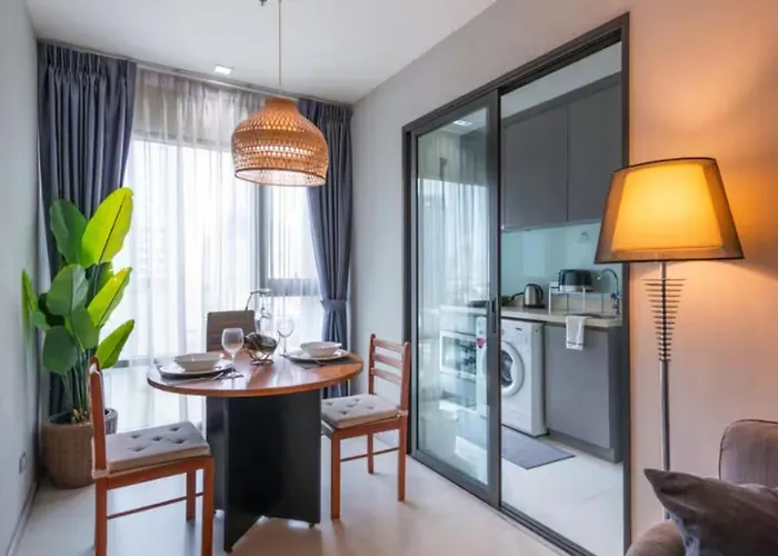 Apartment Cozy With Train Access *